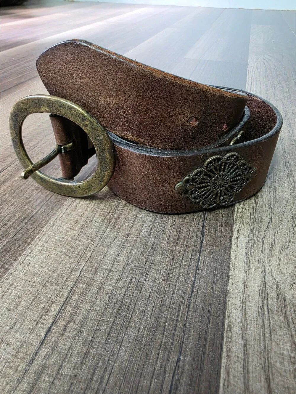 Vintage GAP Made in USA Genuine Italian Leather Western Boho Medallion Belt 34